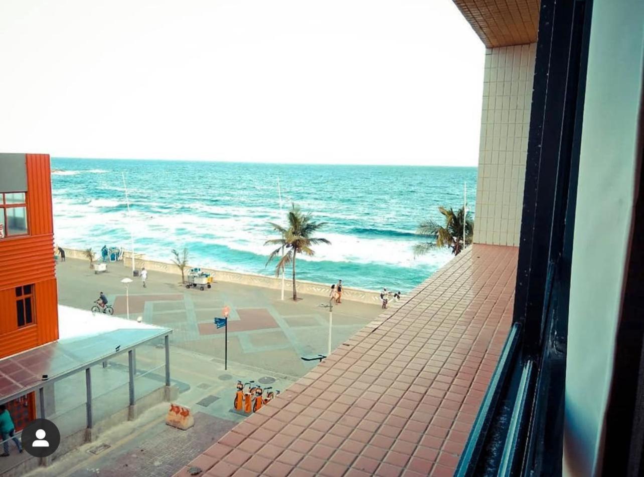 Farol Barra Flat. Vista Mar no Circuito do Carnaval . Em frente a praia.