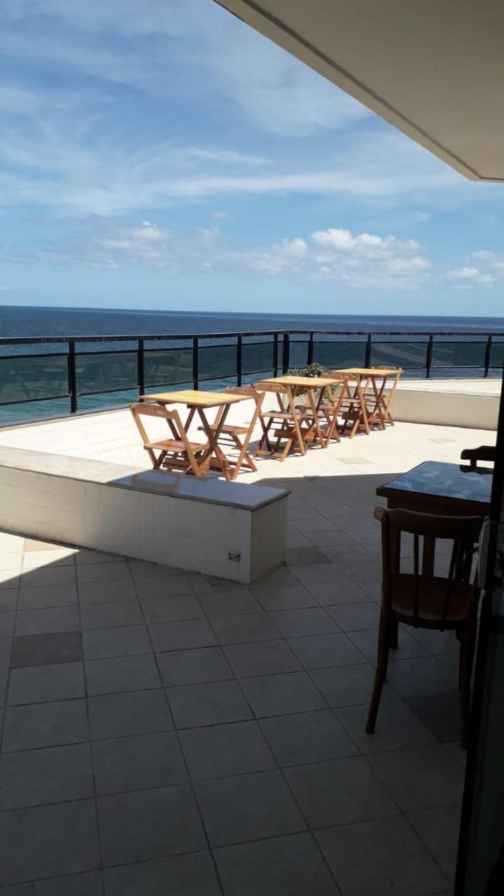Farol Barra Flat. Vista Mar no Circuito do Carnaval . Em frente a praia.