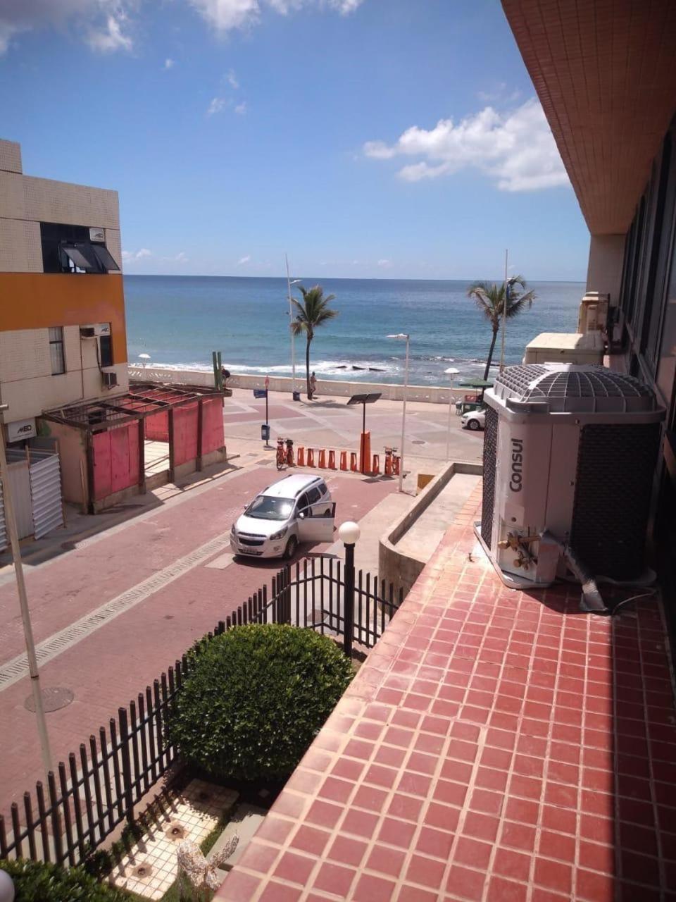 Farol Barra Flat. Vista Mar no Circuito do Carnaval . Em frente a praia.