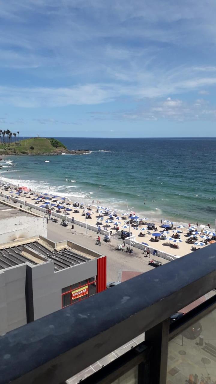 Farol Barra Flat. Vista Mar no Circuito do Carnaval . Em frente a praia.