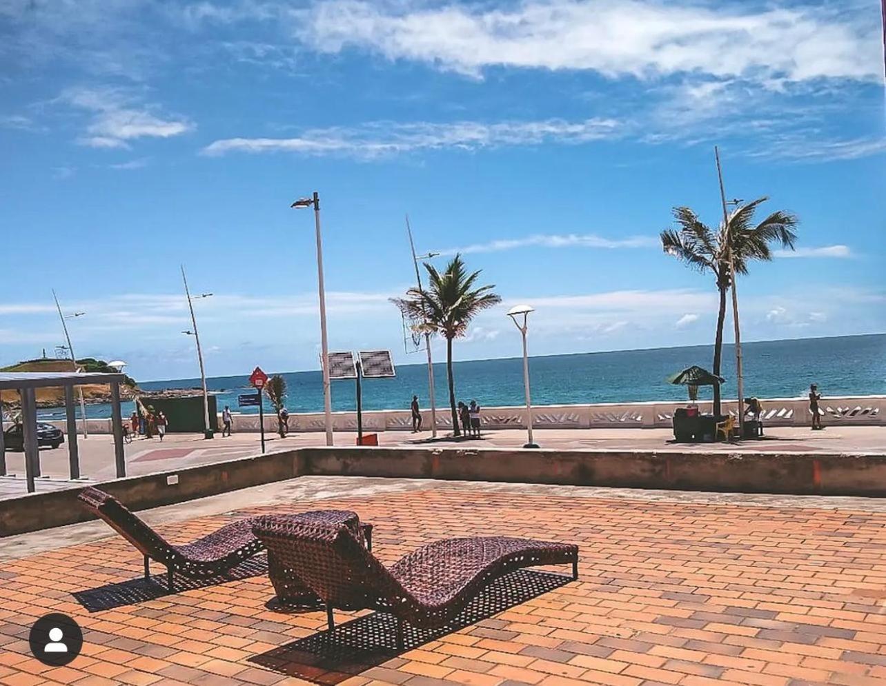 Farol Barra Flat. Vista Mar no Circuito do Carnaval . Em frente a praia.