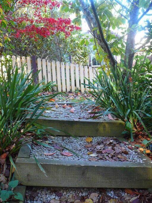 Dowling Cottage - tranquil haven in Blackheath
