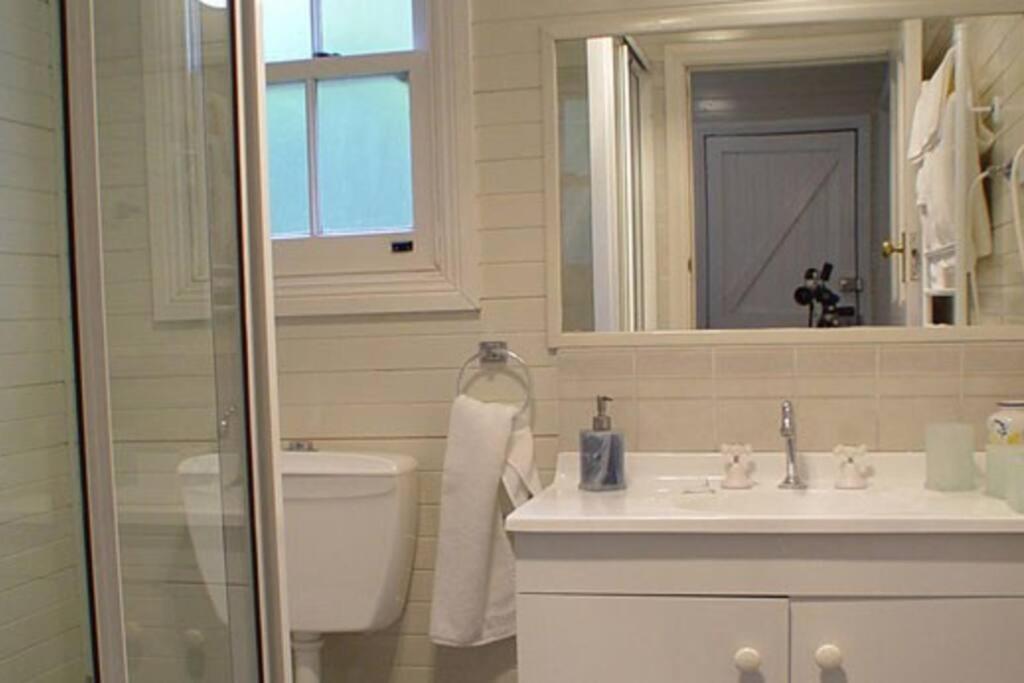 Dowling Cottage - tranquil haven in Blackheath