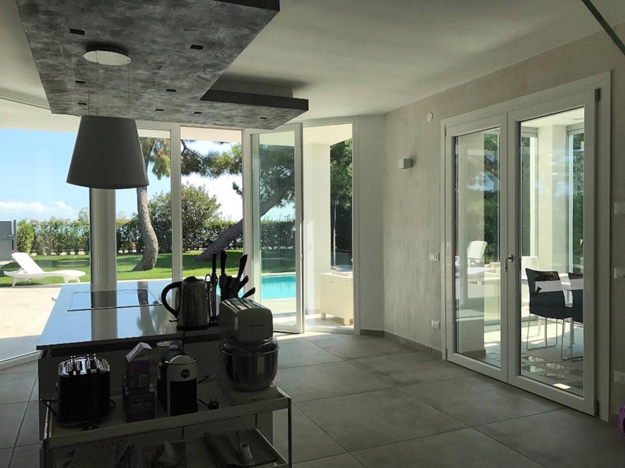 Super Villa With Private Pool in Isola Albarella view 4