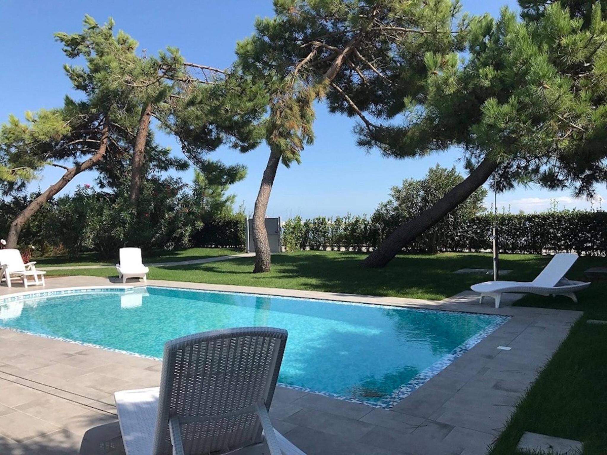Super Villa With Private Pool in Isola Albarella view 3