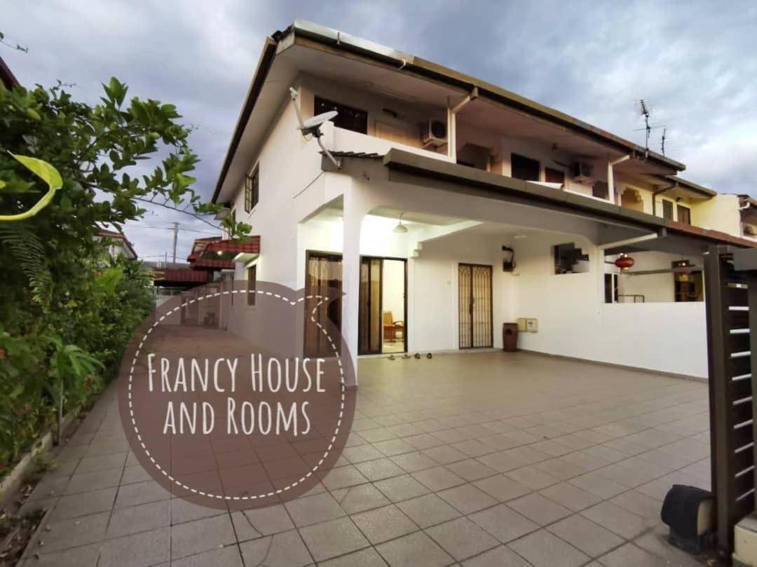 Chill and Traditional House in Bercham Ipoh photo 1