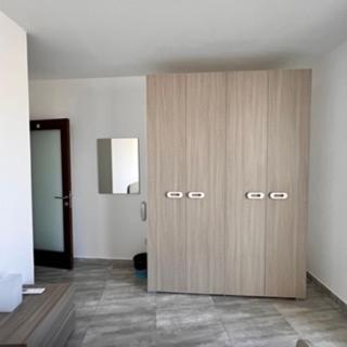 F9 Room 3, Private Room two single beds with shared bathroom in shared Flat