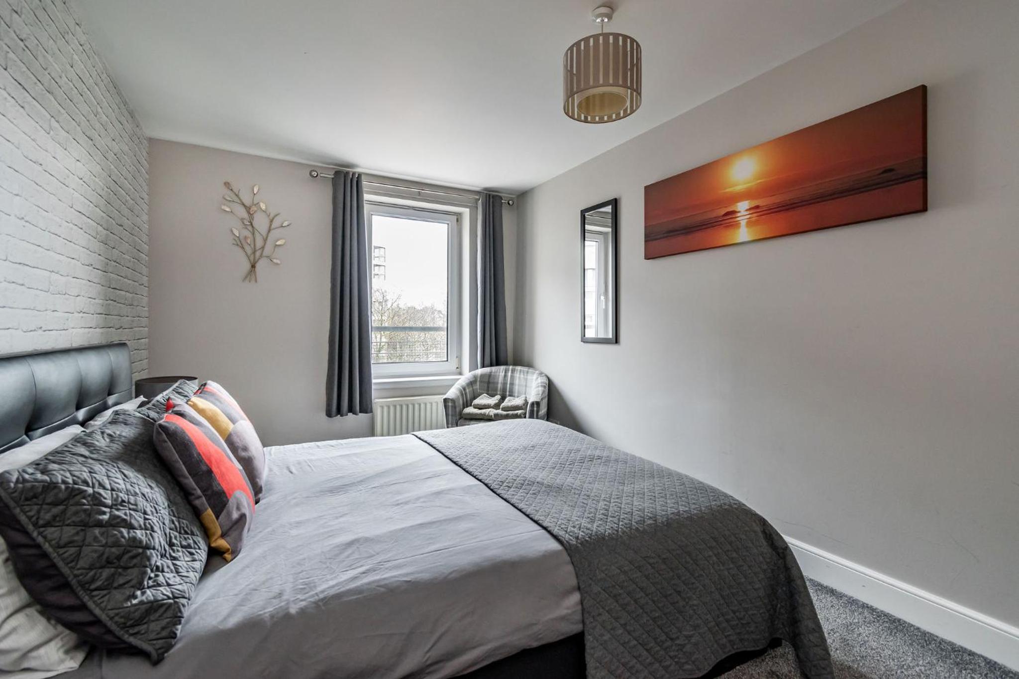 amazing apartments - Cables Wynd near The Shore - Free Parking view 5