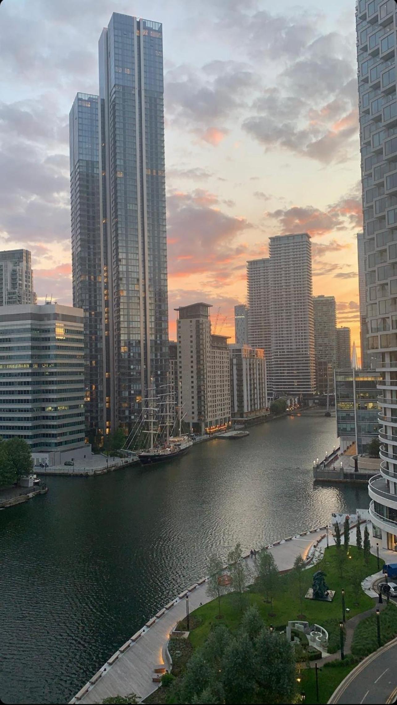 City Waterfront Apartments