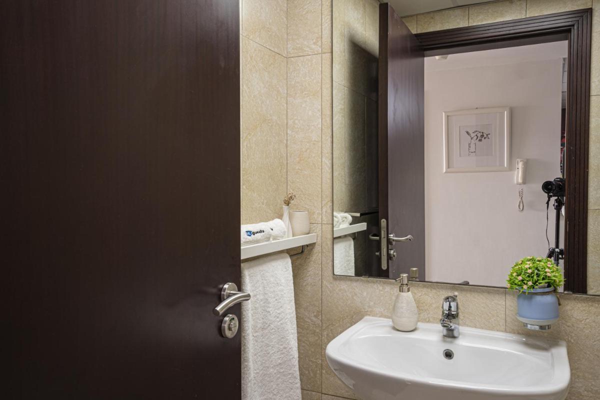 HiGuests - Luxurious 1BR Apartment with balcony in JVC