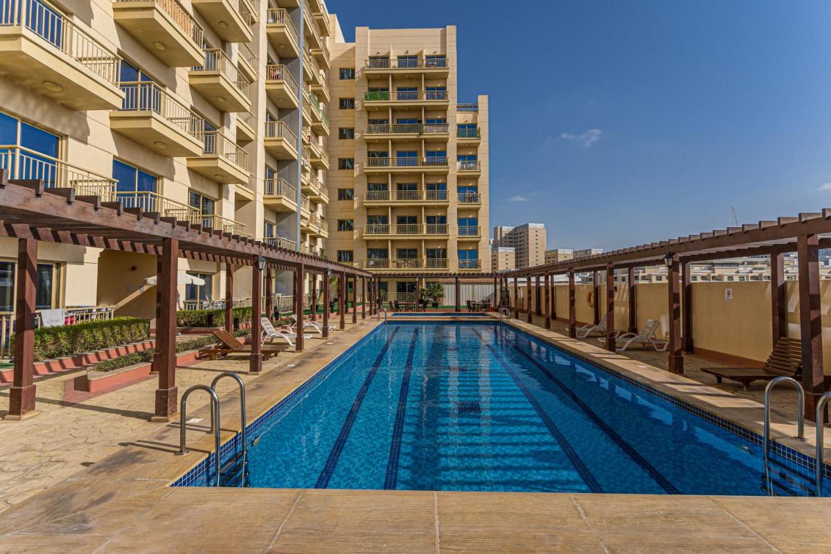 HiGuests - Luxurious 1BR Apartment with balcony in JVC