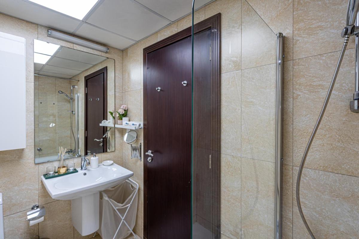 HiGuests - Luxurious 1BR Apartment with balcony in JVC