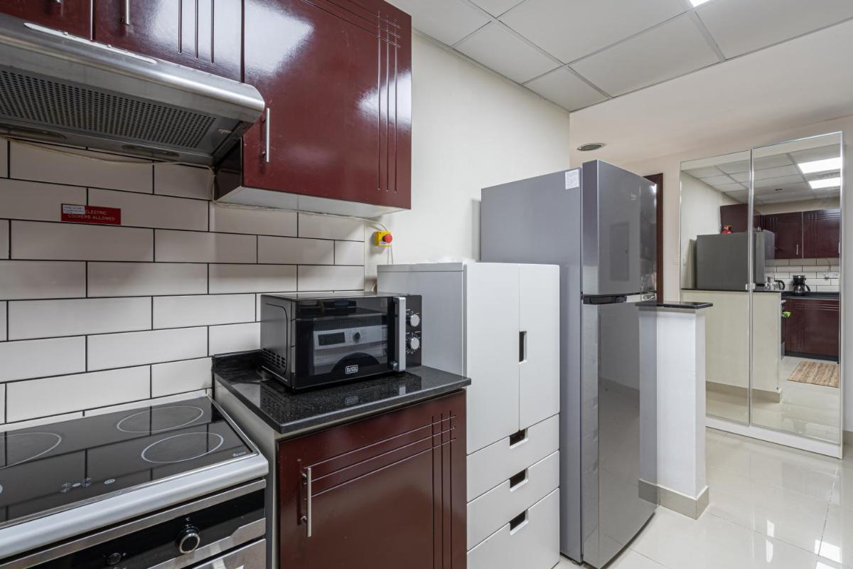HiGuests - Luxurious 1BR Apartment with balcony in JVC
