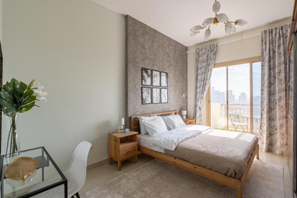 HiGuests - Luxurious 1BR Apartment with balcony in JVC
