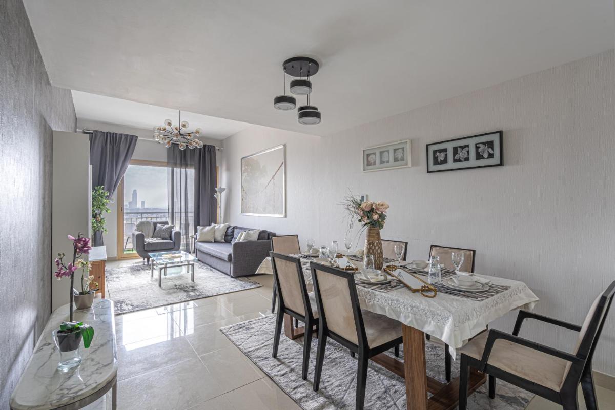 HiGuests - Luxurious 1BR Apartment with balcony in JVC