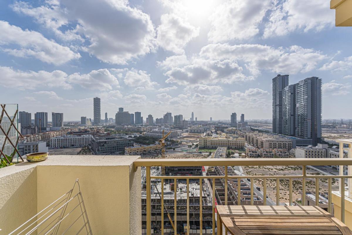 HiGuests - Luxurious 1BR Apartment with balcony in JVC