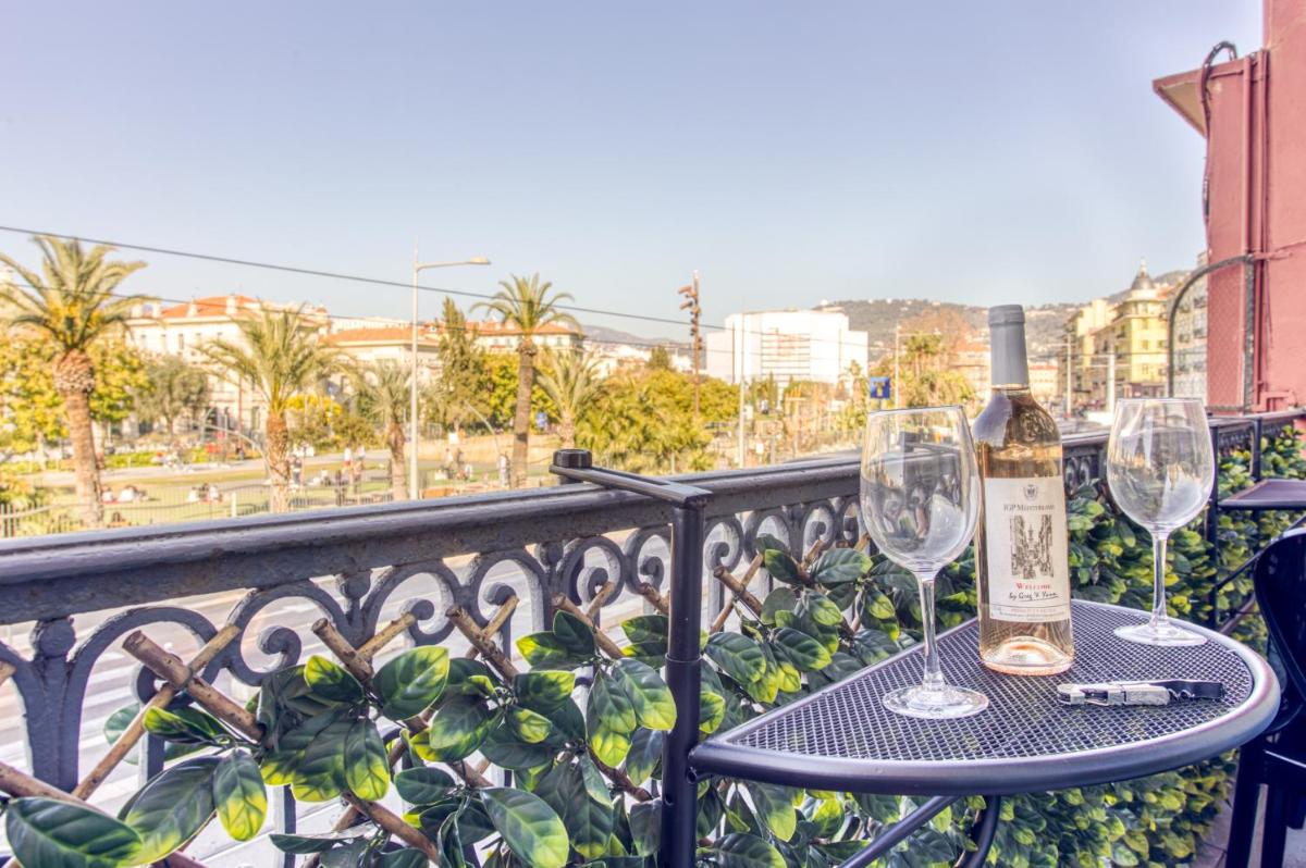 LE JEAN JAURES - REFAIT A NEUF, LUMINEUX, LONG BALCON, JOLIE VUE, WIFI, Cœur VIEUX-NICE view 4