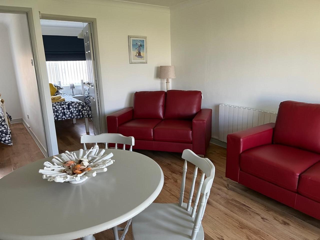 Gone To The Beach Flat 1 view 3