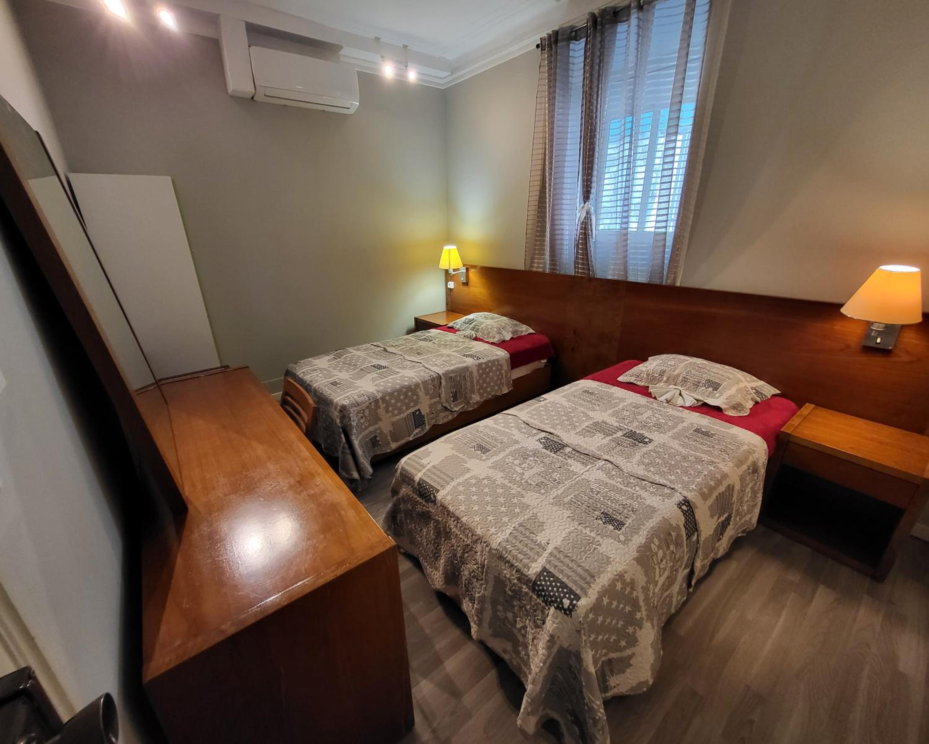 Hostel Seven Hills