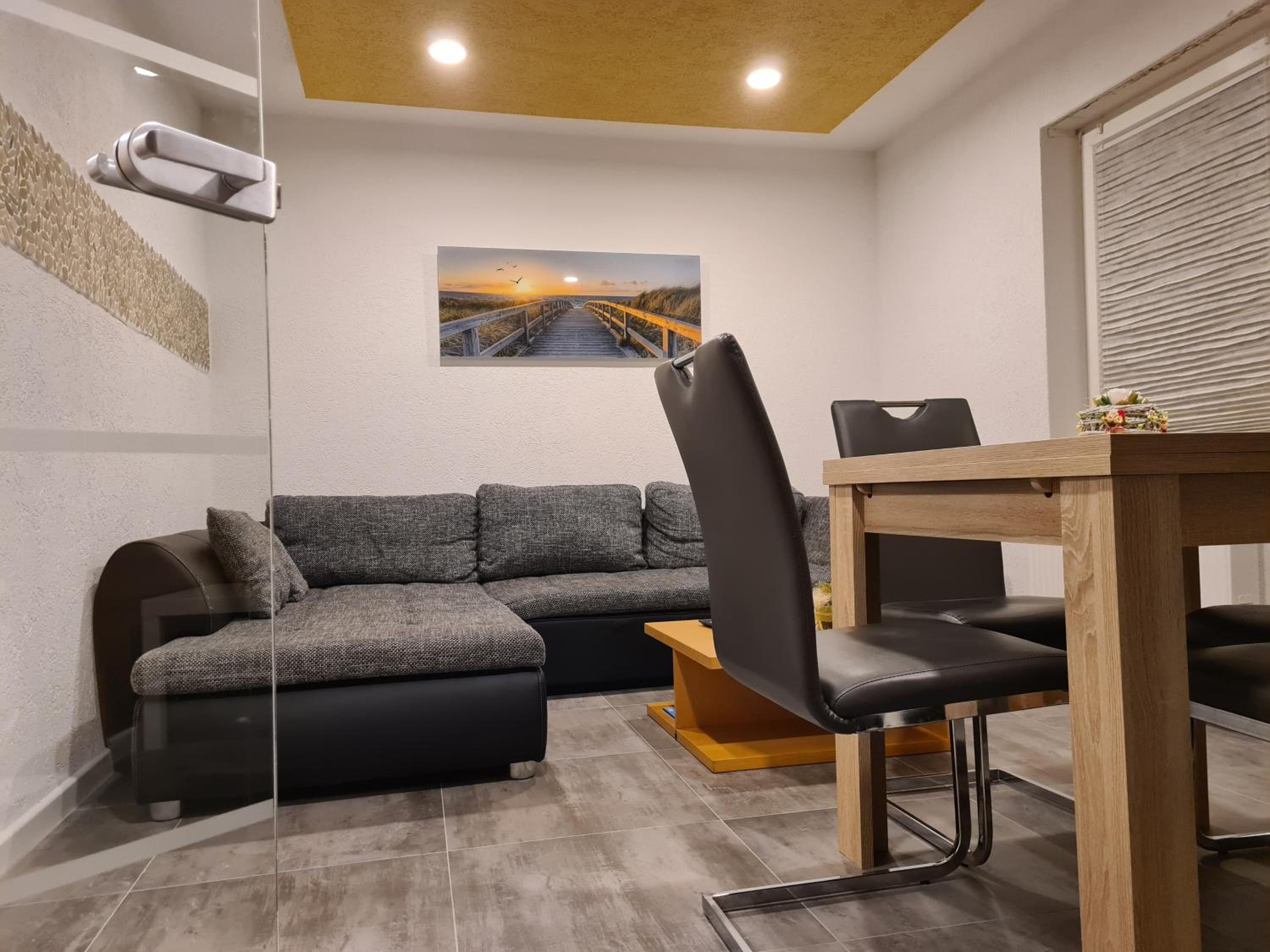 Exklusive moderne 2 Zi. Wohnung in ruhiger Lage - Property Image 1