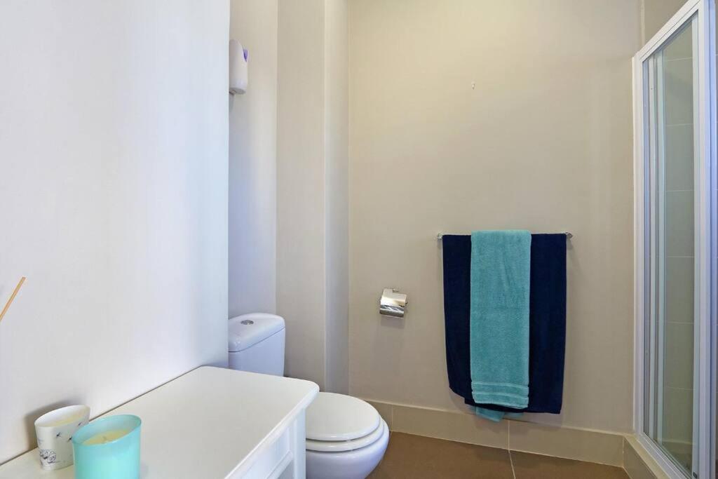 Penguin Haven . Luxury 2 bedroom, Boulders Beach. view 5