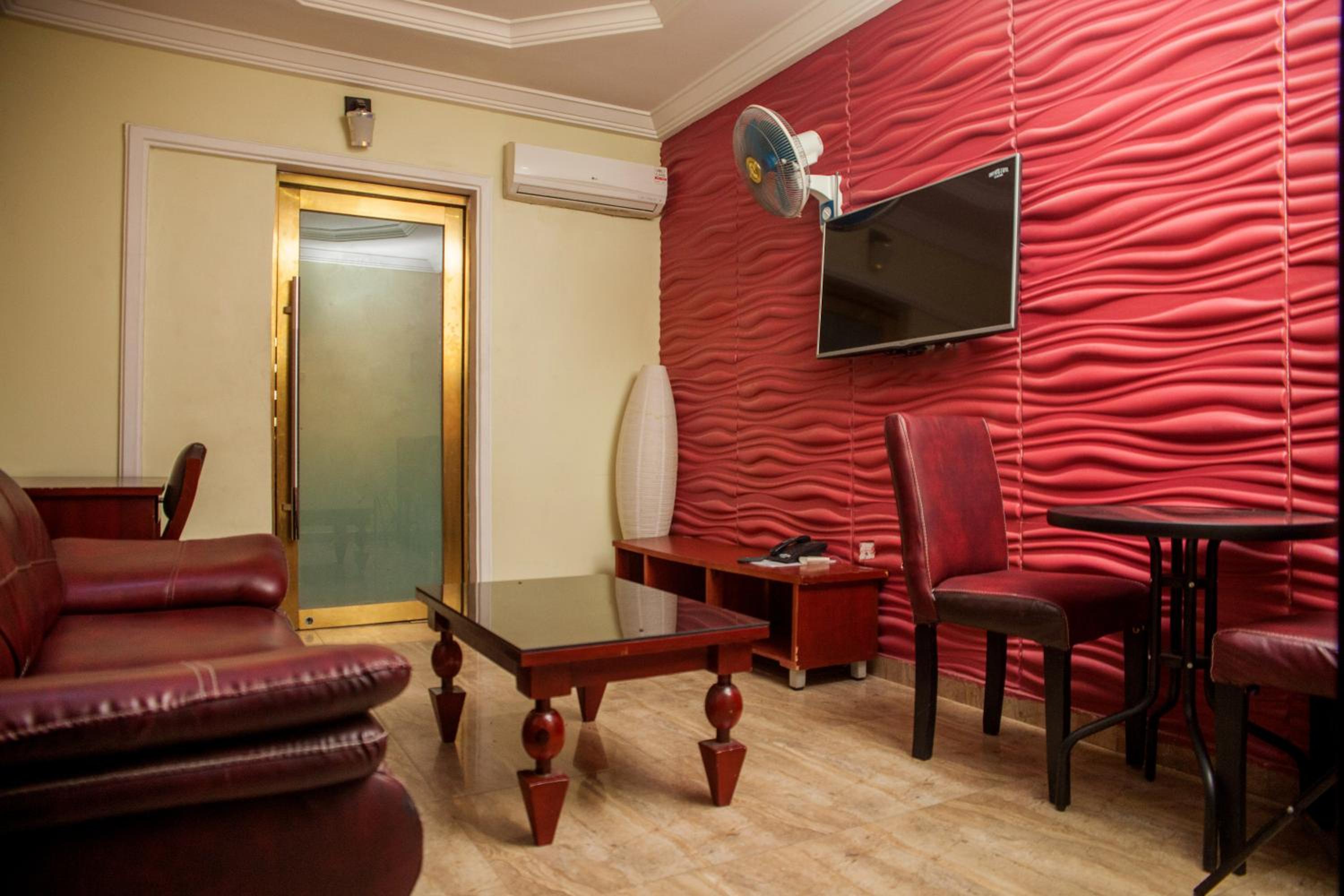 Emmy Hotels & Suites
