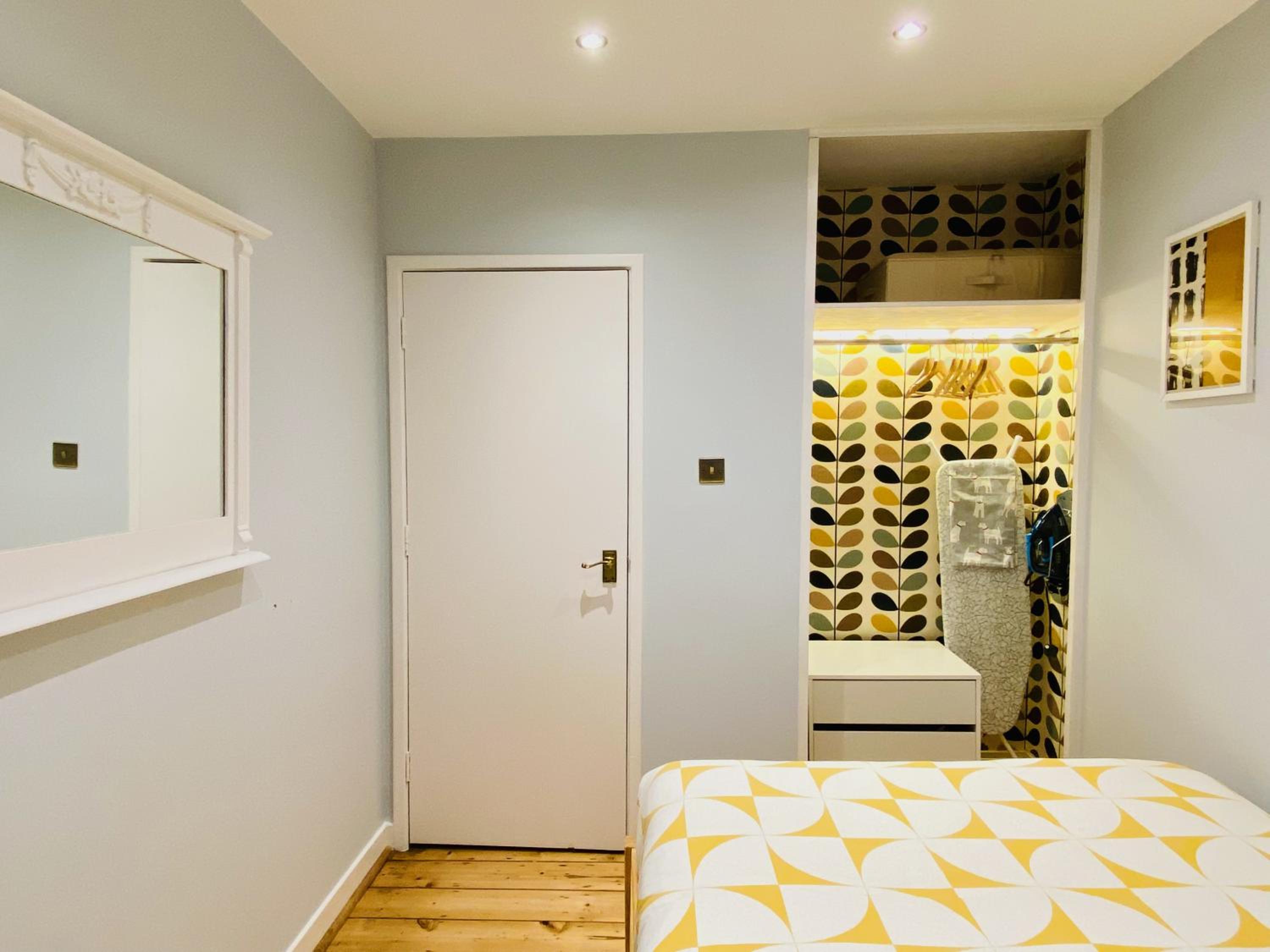 Luxurious 1-Bedroom Apartment in Kensington
