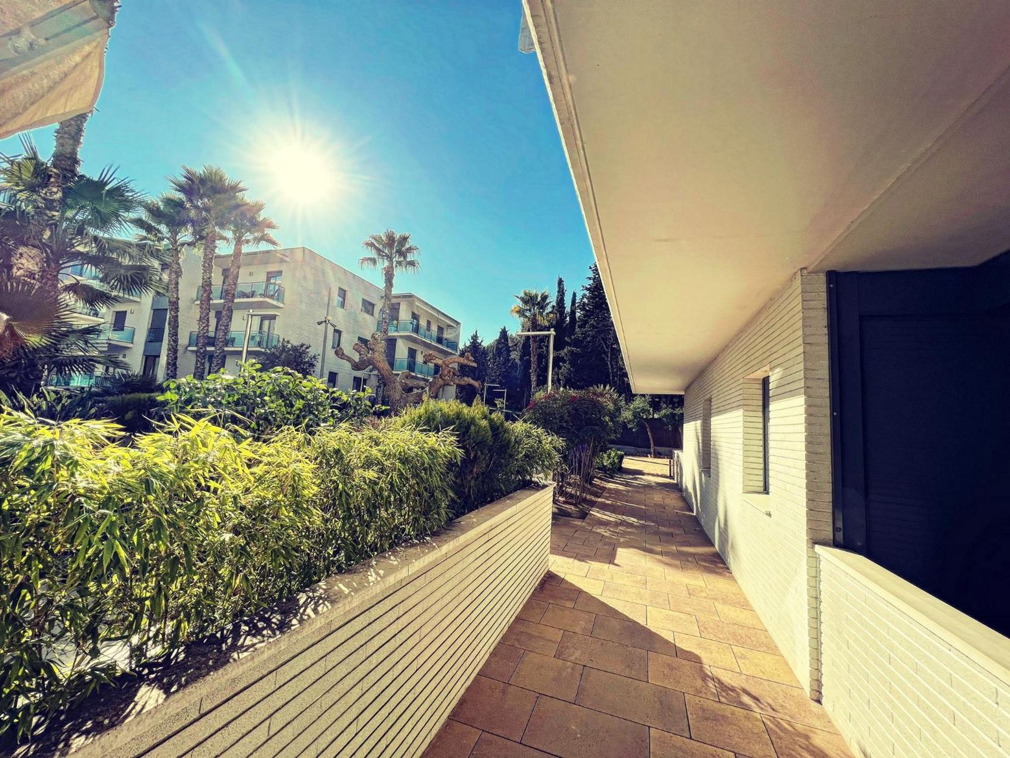 Relax en Lloret con Gym y Piscina by Host&Joy view 5