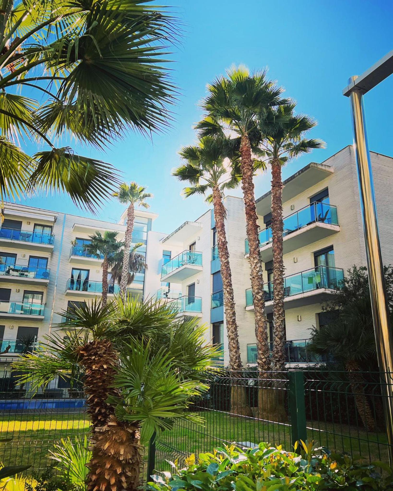 Relax en Lloret con Gym y Piscina by Host&Joy view 4