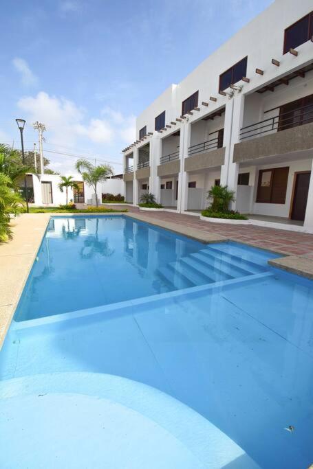 Casa vacacional en Salinas con piscina y jacuzzi view 3