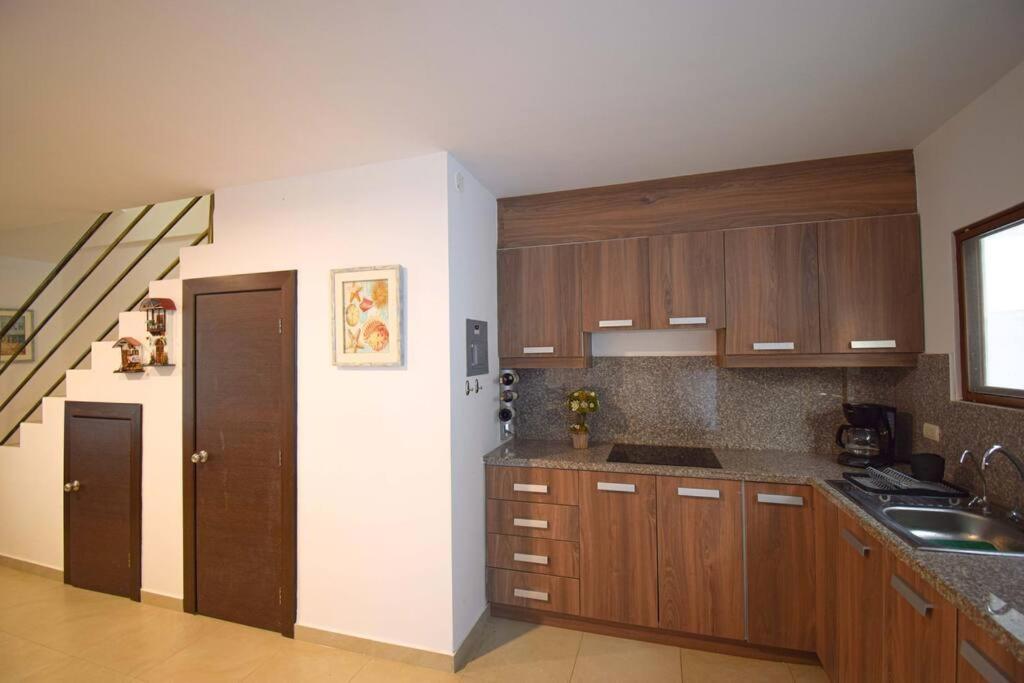 Casa vacacional en Salinas con piscina y jacuzzi view 5