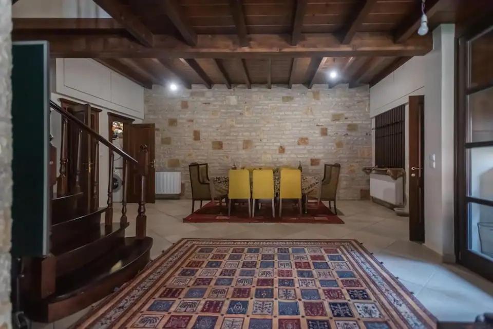 Kourtis Family Mansion view 3