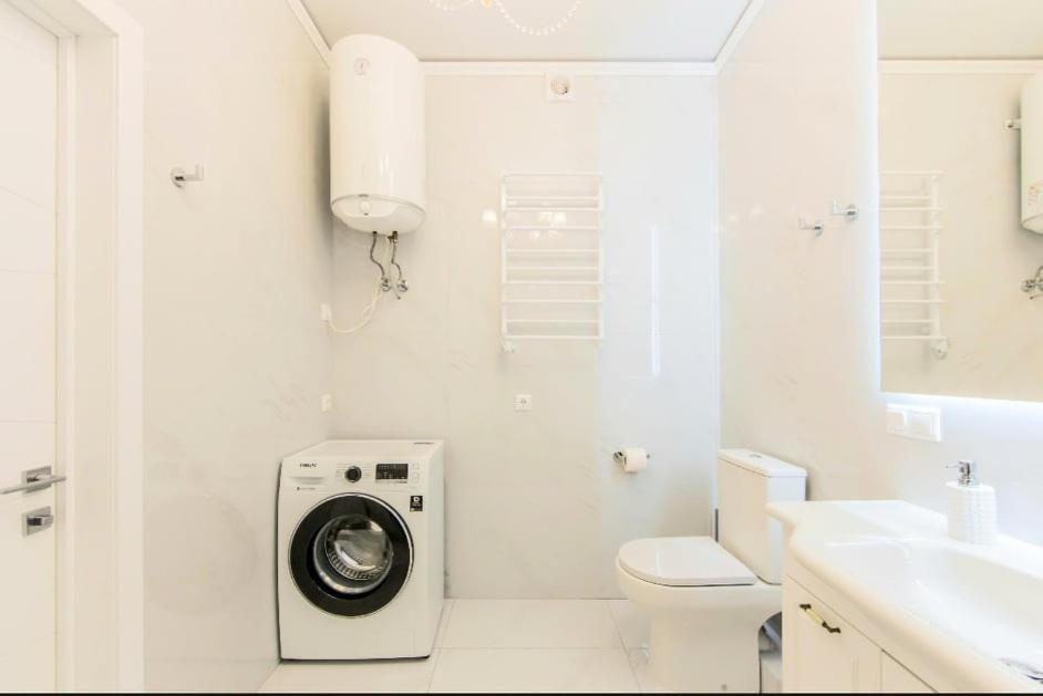 1 room 50m2 center of Obolon near River side. Smart Plaza view 2