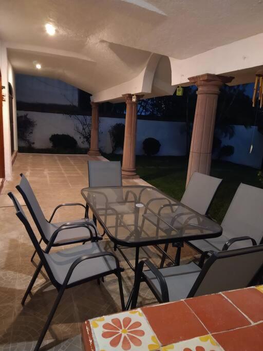 HERMOSA CASA EN CUERNAVACA: JARDÍN DEL LAGO view 5