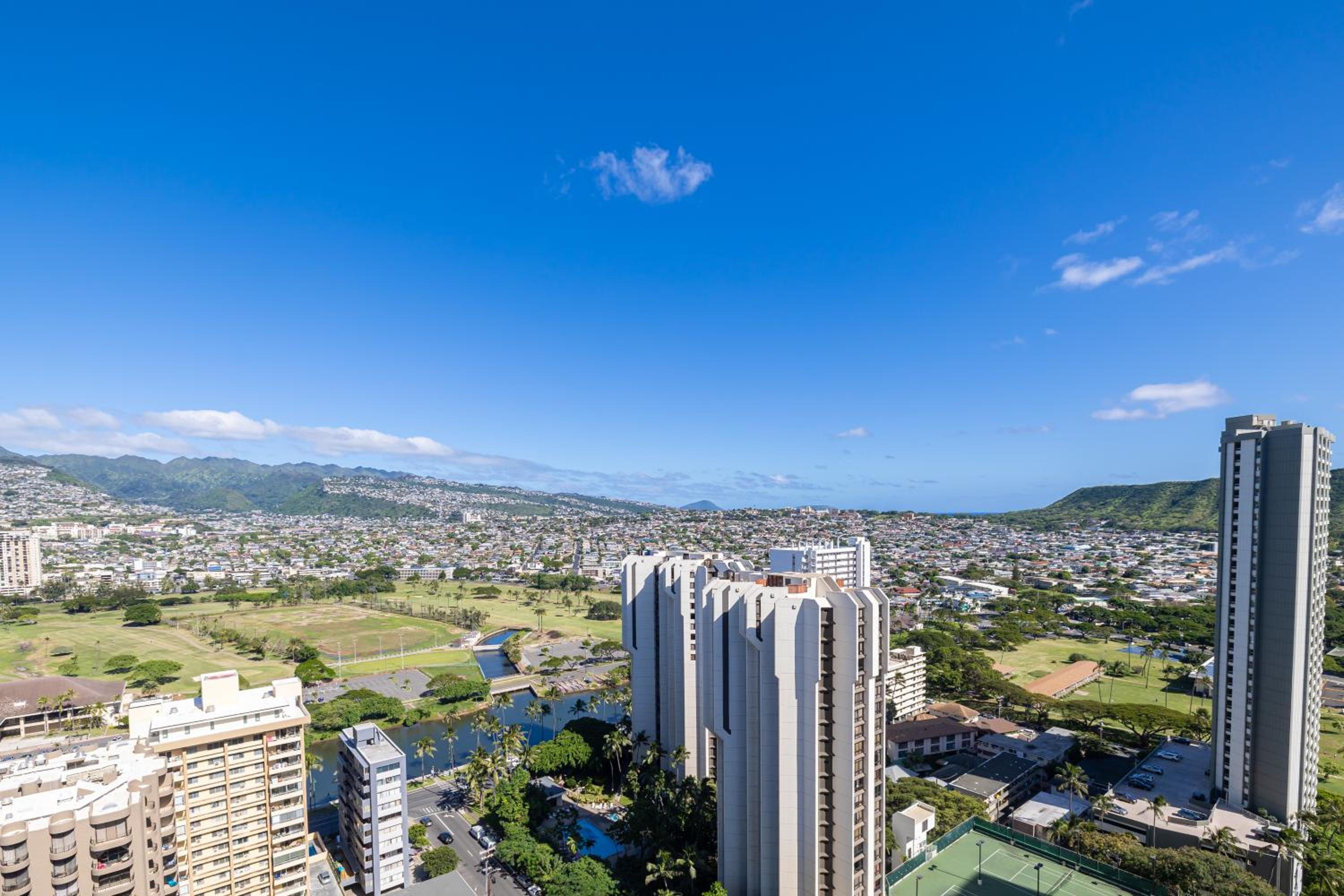 Hotel Waikiki Escapade Mountain Views Condo, Steps to Beach with Parking Perk - Image 1