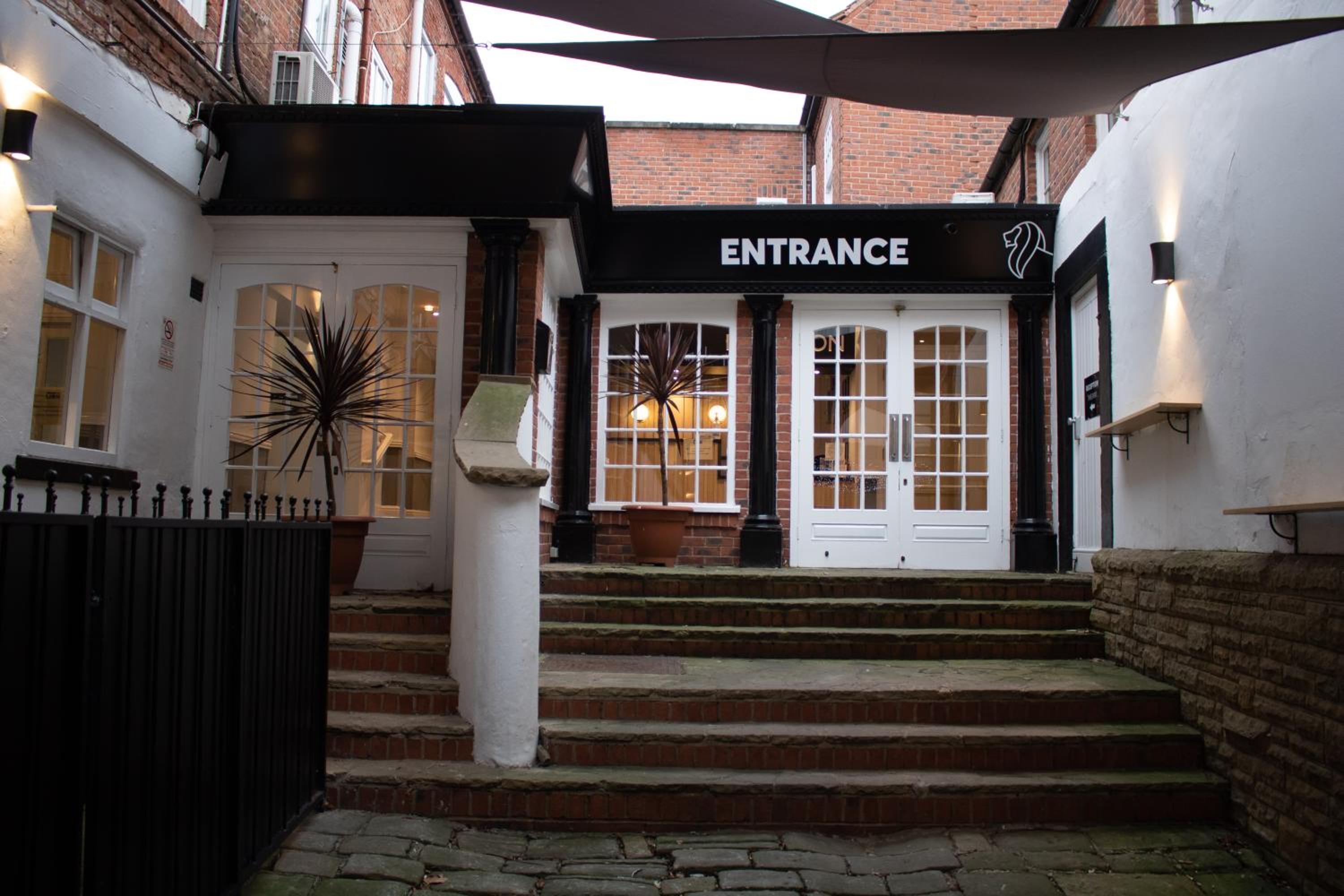 Hotel Lion Hotel - Image 1