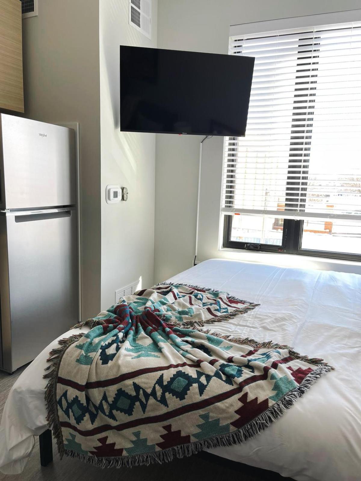 Des Moines Vacations - Sleepover Studio Apartments Des Moines - Property Image 2