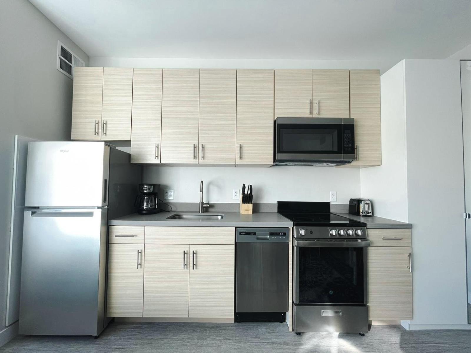 Des Moines Vacations - Sleepover Studio Apartments Des Moines - Property Image 4