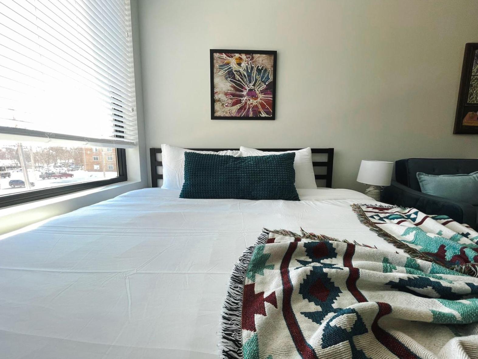 Des Moines Vacations - Sleepover Studio Apartments Des Moines - Property Image 5