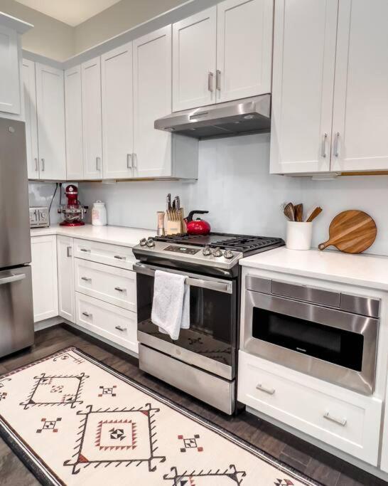 Modern Colonial Home in Tremont with Excellent Walkability view 3