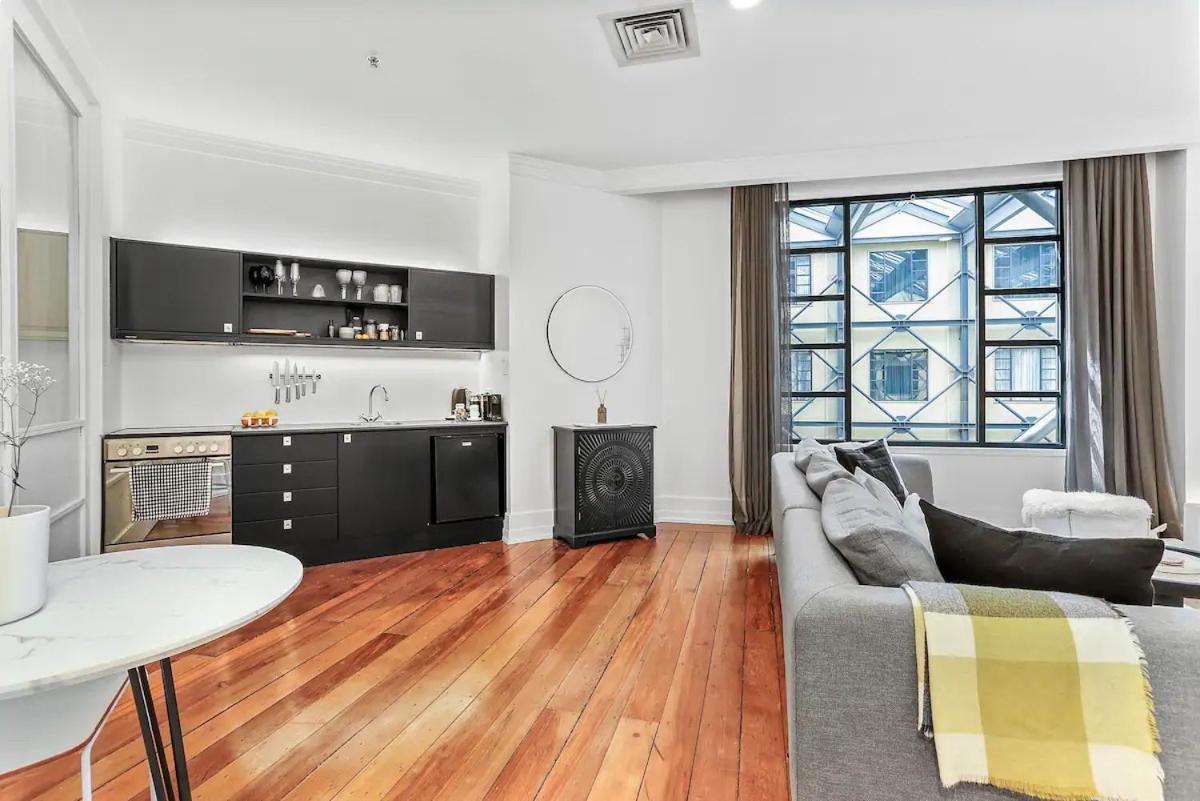 Sophistication Stay-Cation with a Roof Top Pool! view 2