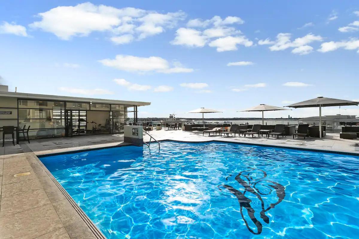 Sophistication Stay-Cation with a Roof Top Pool! view 3