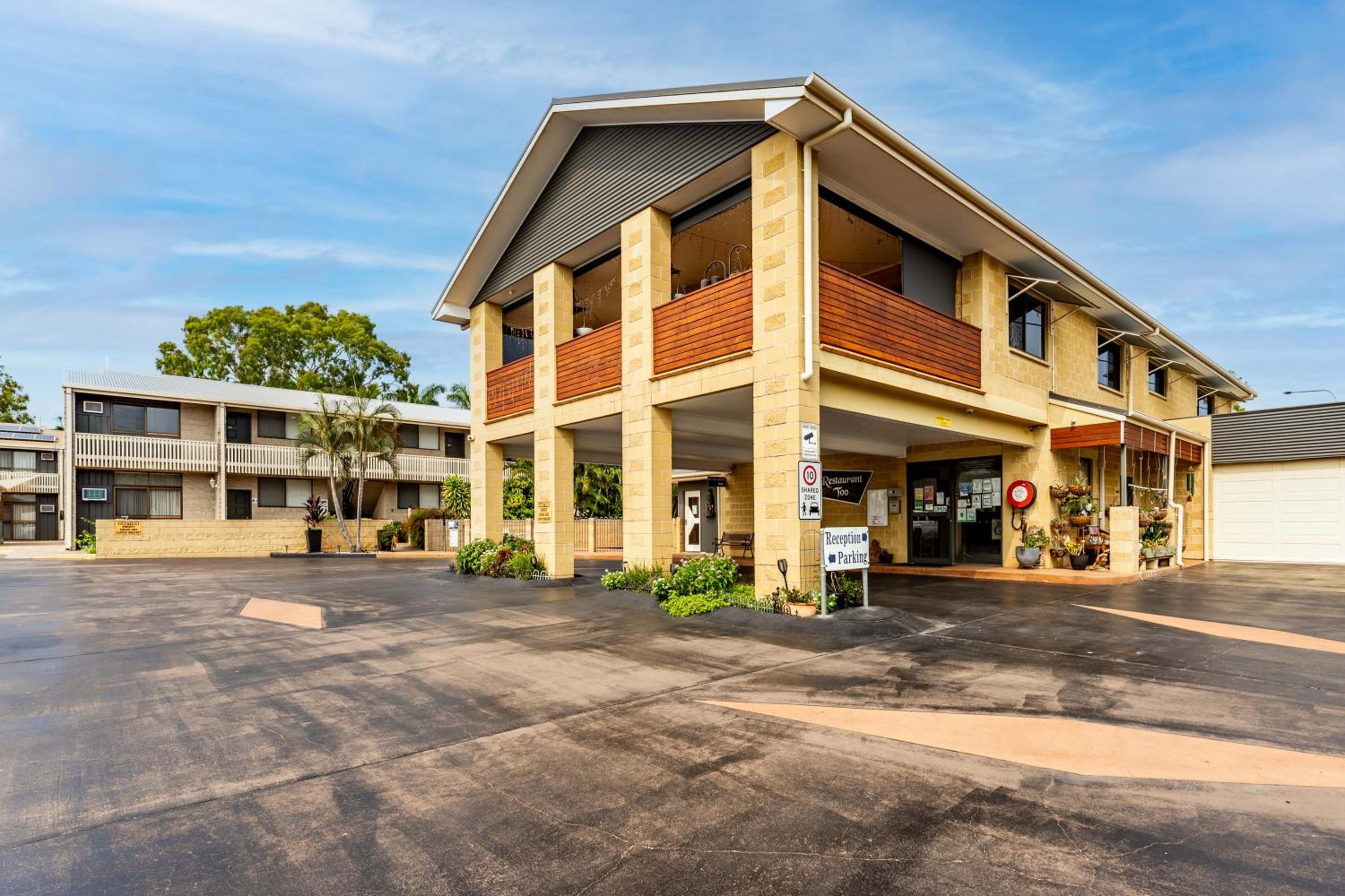 Emerald Gardens Motel & Apartments