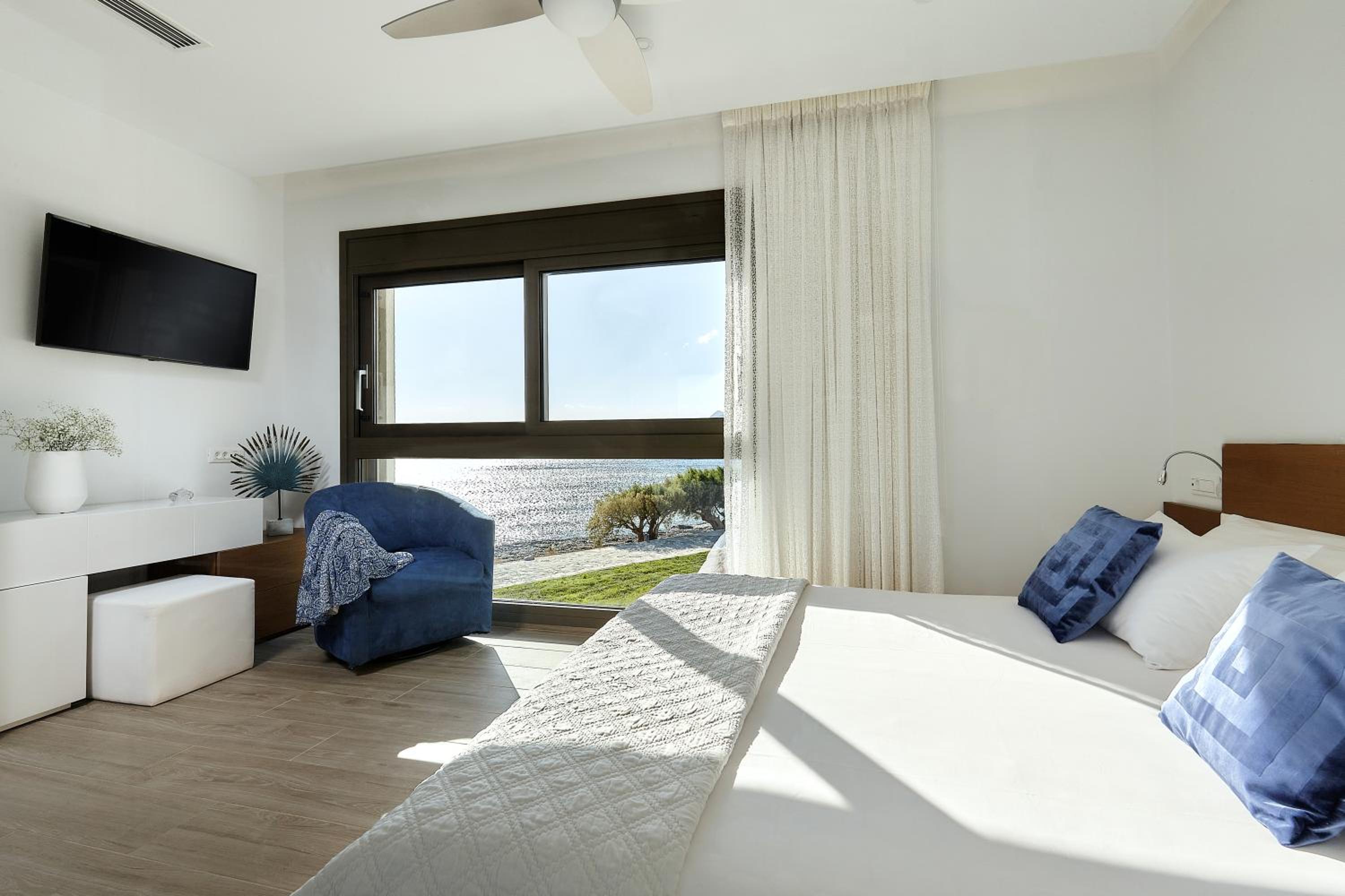 Moonlight Seafront Apartments view 4
