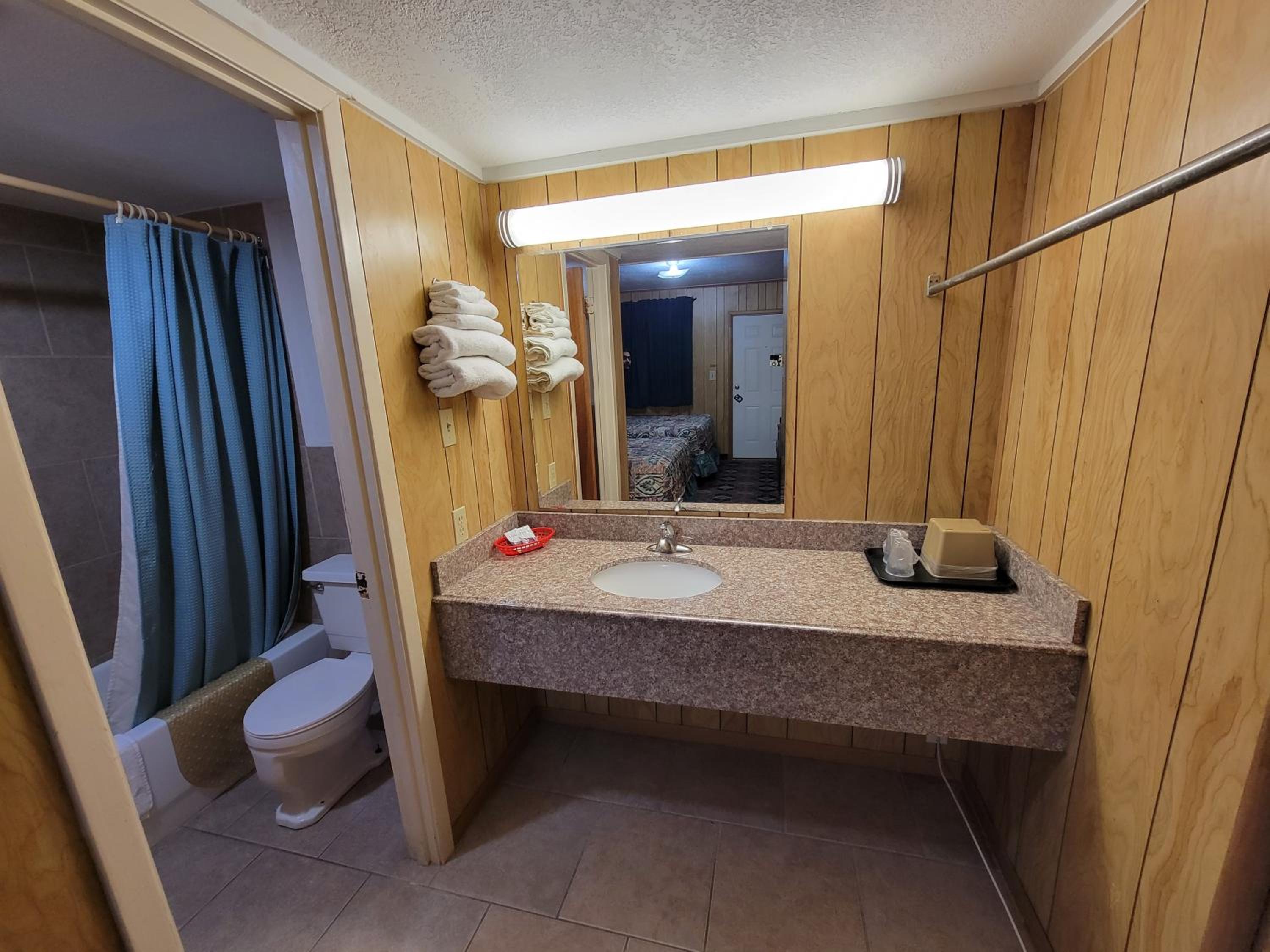 Eddy's Motel view 4