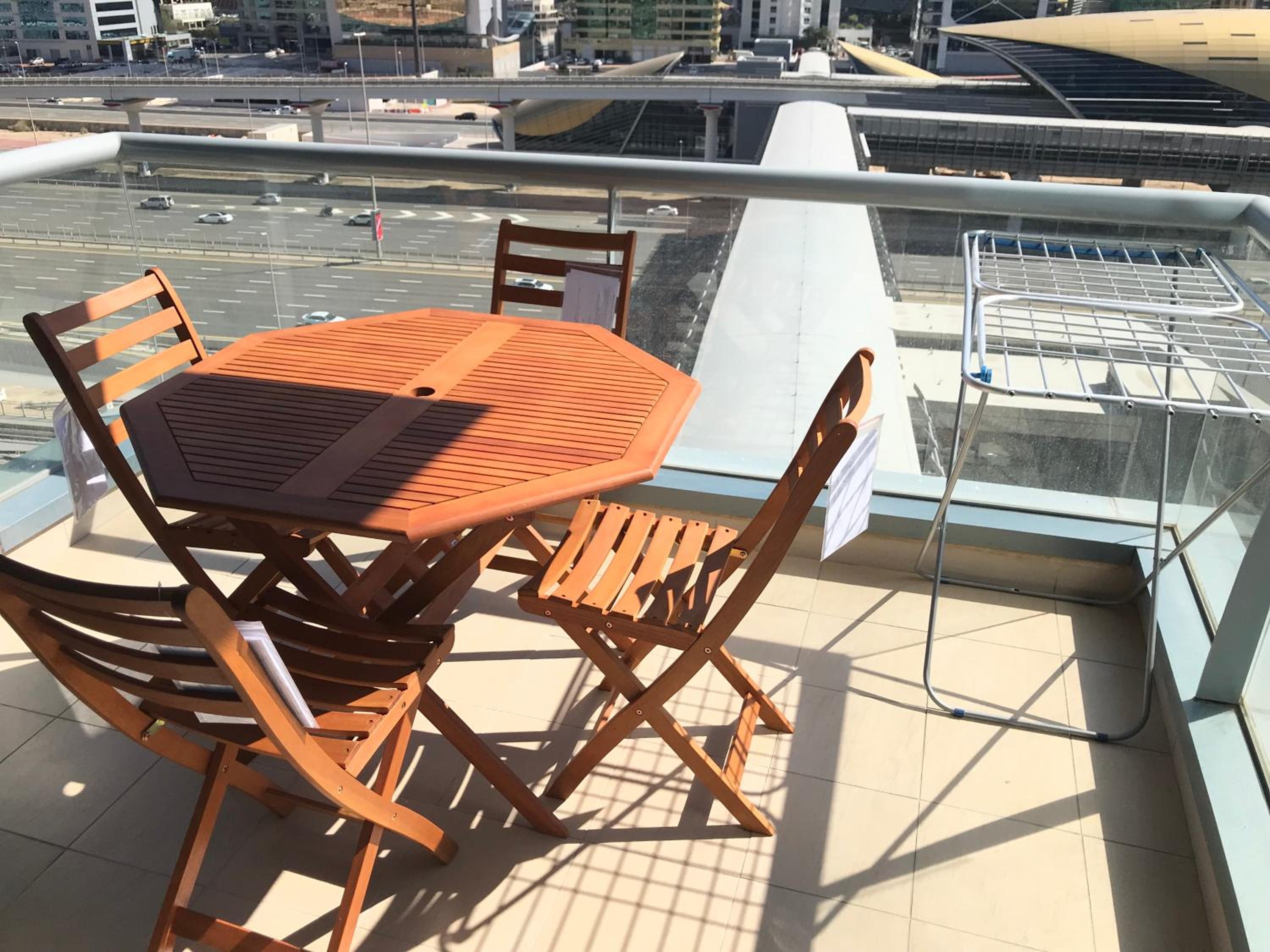 Newly furnished One Bedroom Apartment next to Metro & Beach in Marina Residence