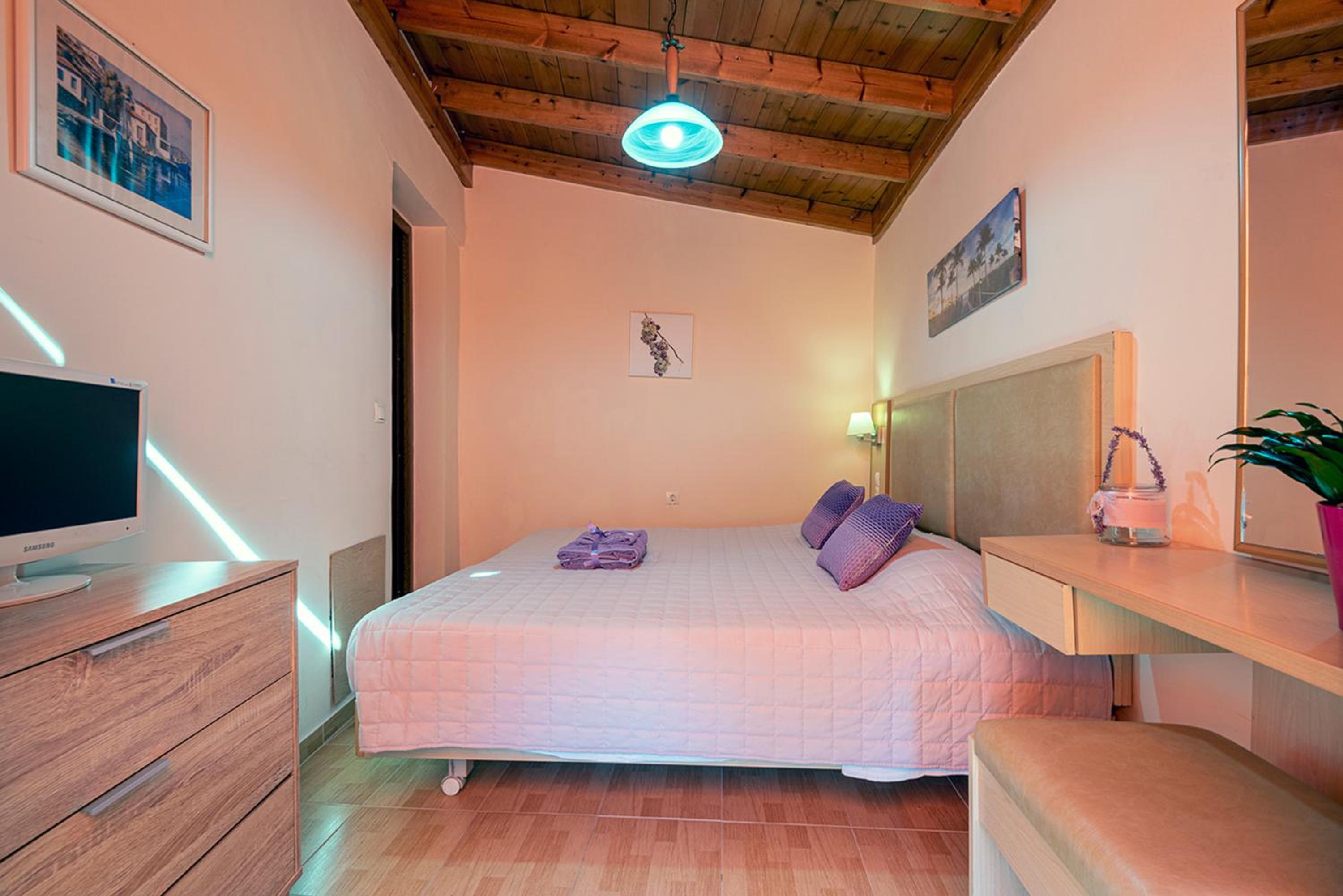 Maria’s home with Terrace, close to the Beach photo 2