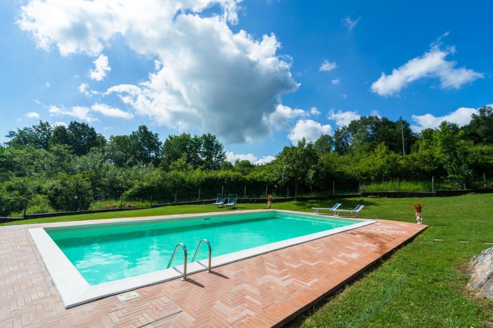 Podere Mezzavia by VacaVilla view 3