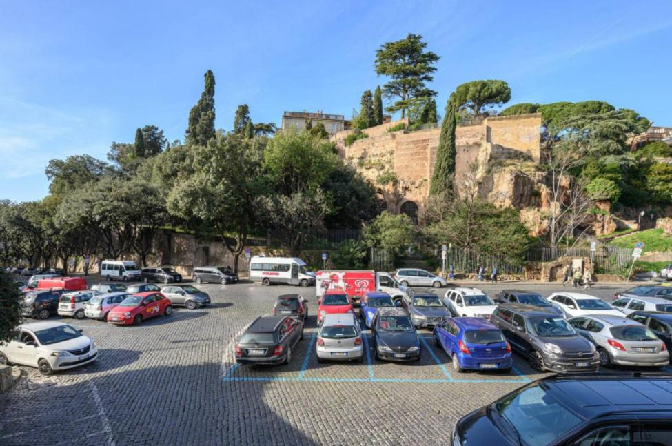 Roman Forum Apartment - The Heart of Rome