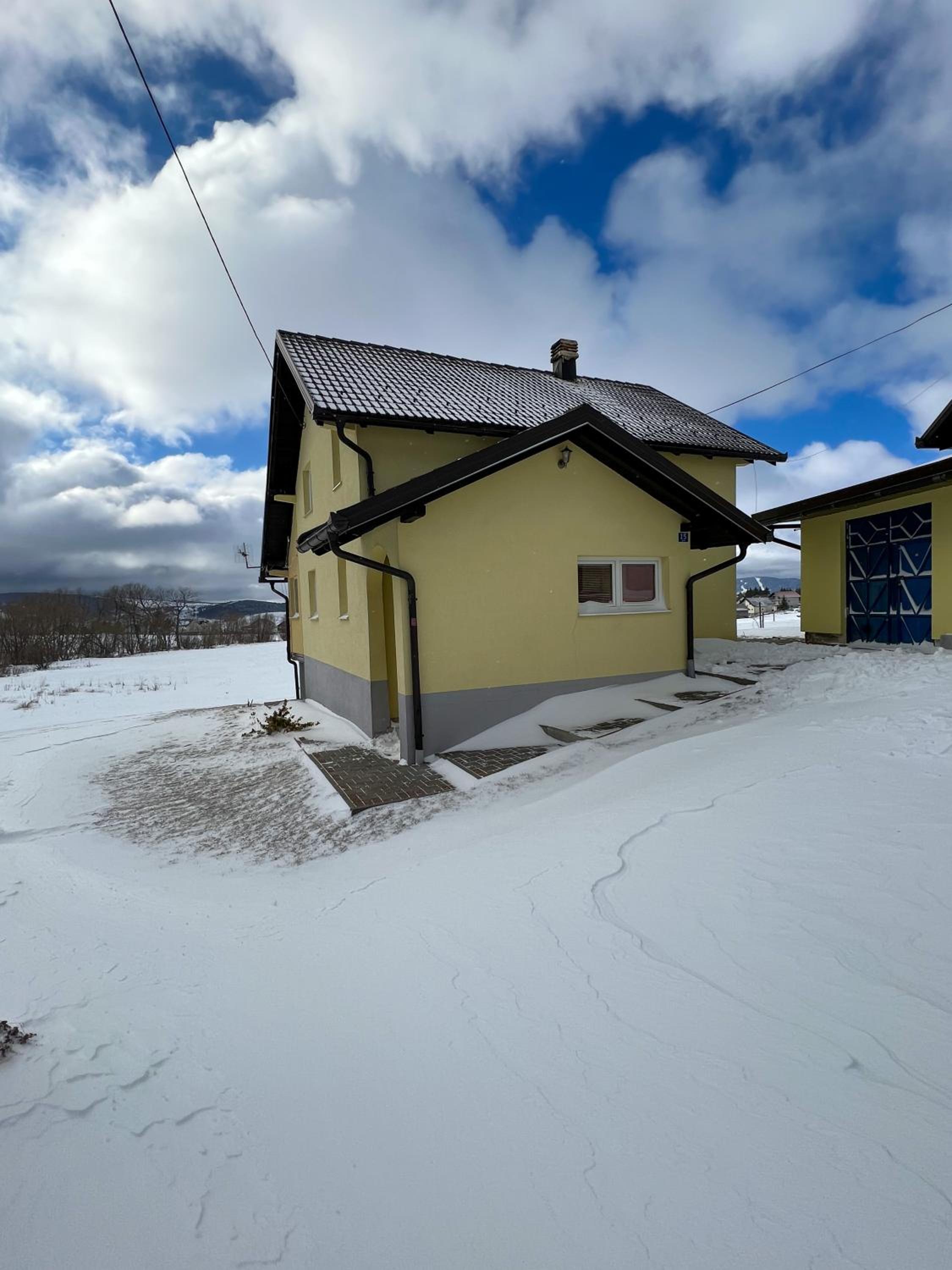 Kuća za odmor IVKOVIĆ view 2